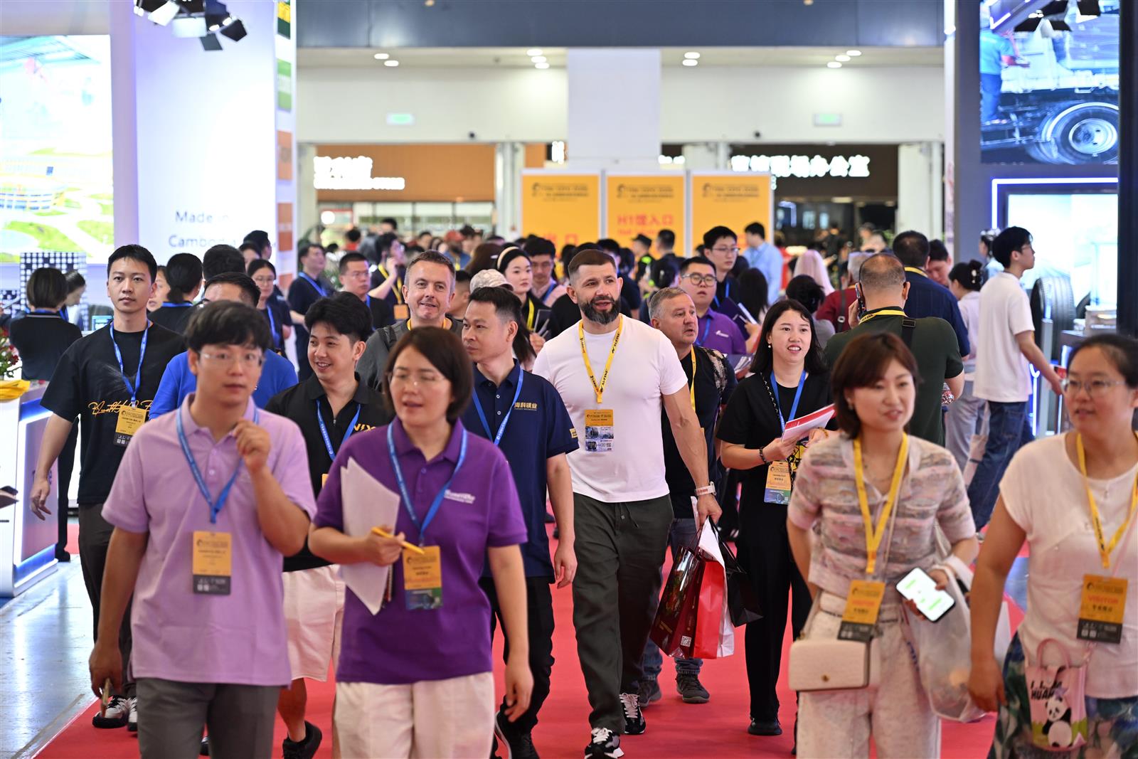 International visitors walking through the 21st Shanghai Tire and Wheel Expo 2026